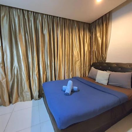 Regalia Suites Klcc View Rooftop Infinity Pool By Angkasa Homes 쿠알라룸푸르 외부 사진