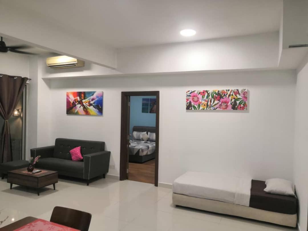 Regalia Suites Klcc View Rooftop Infinity Pool By Angkasa Homes 쿠알라룸푸르 외부 사진