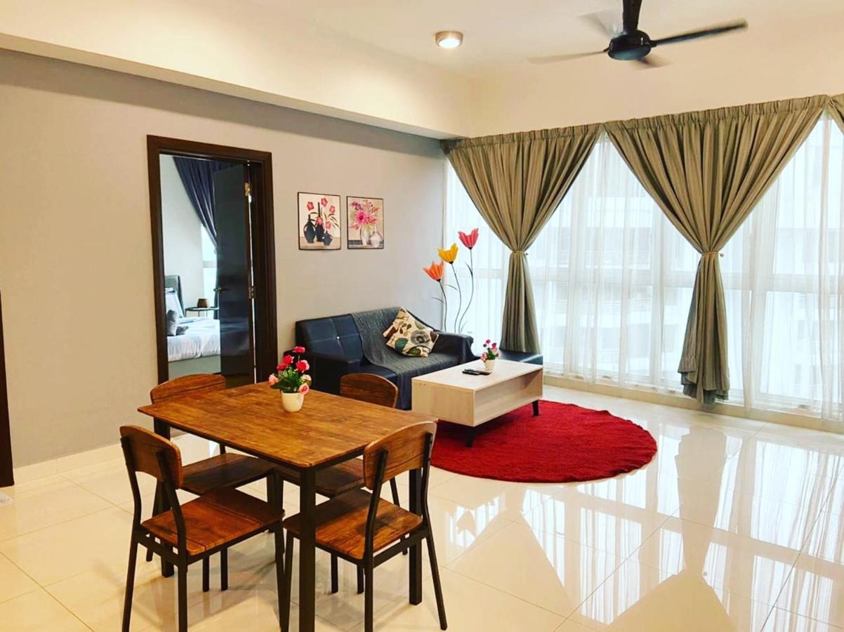 Regalia Suites Klcc View Rooftop Infinity Pool By Angkasa Homes 쿠알라룸푸르 외부 사진