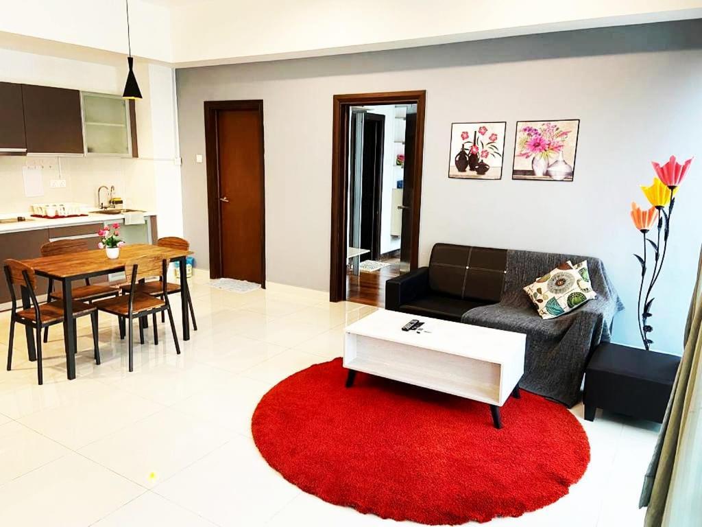 Regalia Suites Klcc View Rooftop Infinity Pool By Angkasa Homes 쿠알라룸푸르 외부 사진