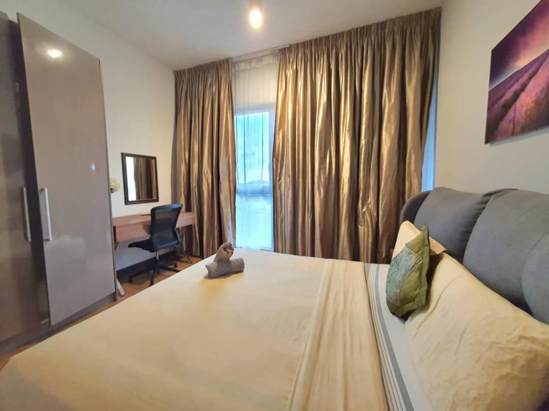 Regalia Suites Klcc View Rooftop Infinity Pool By Angkasa Homes 쿠알라룸푸르 외부 사진