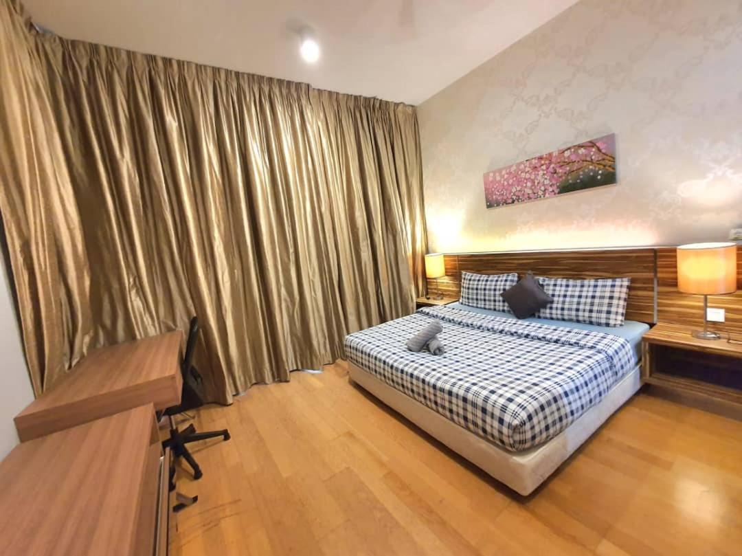 Regalia Suites Klcc View Rooftop Infinity Pool By Angkasa Homes 쿠알라룸푸르 외부 사진