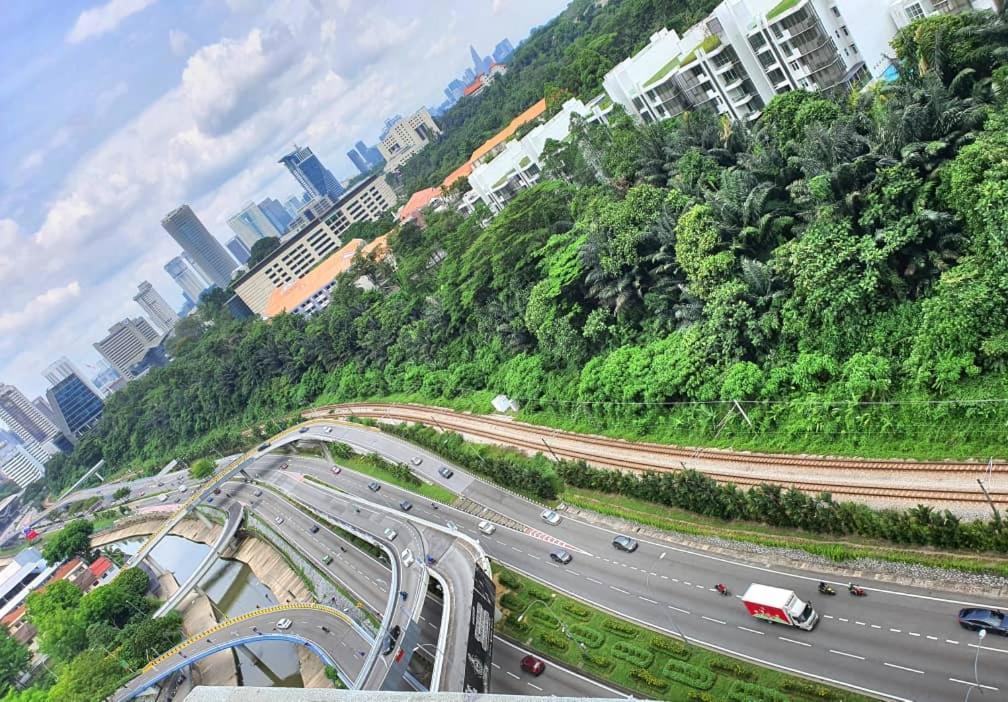 Regalia Suites Klcc View Rooftop Infinity Pool By Angkasa Homes 쿠알라룸푸르 외부 사진