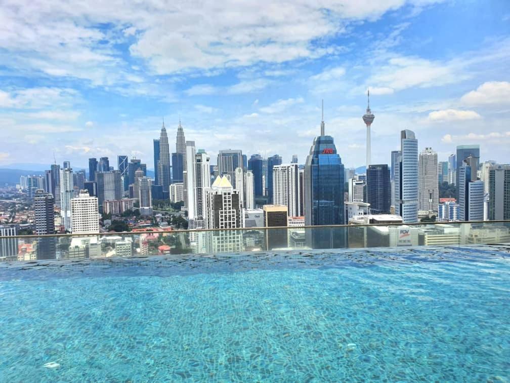 Regalia Suites Klcc View Rooftop Infinity Pool By Angkasa Homes 쿠알라룸푸르 외부 사진