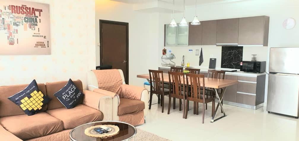 Regalia Suites Klcc View Rooftop Infinity Pool By Angkasa Homes 쿠알라룸푸르 외부 사진