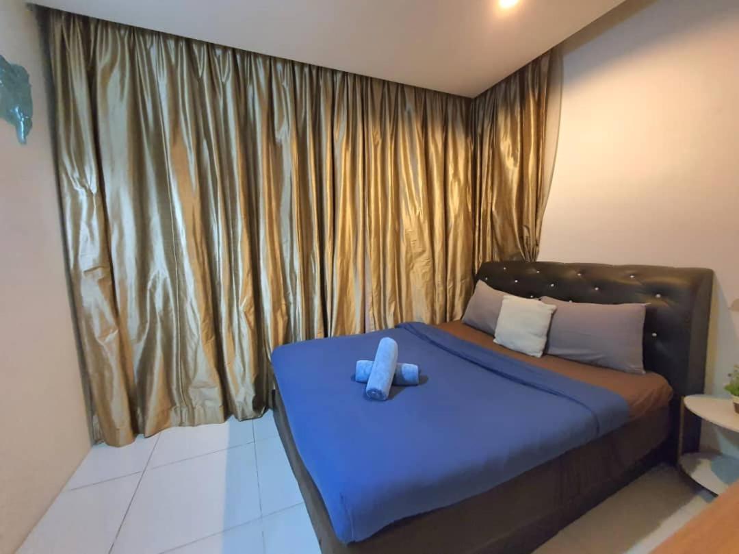 Regalia Suites Klcc View Rooftop Infinity Pool By Angkasa Homes 쿠알라룸푸르 외부 사진