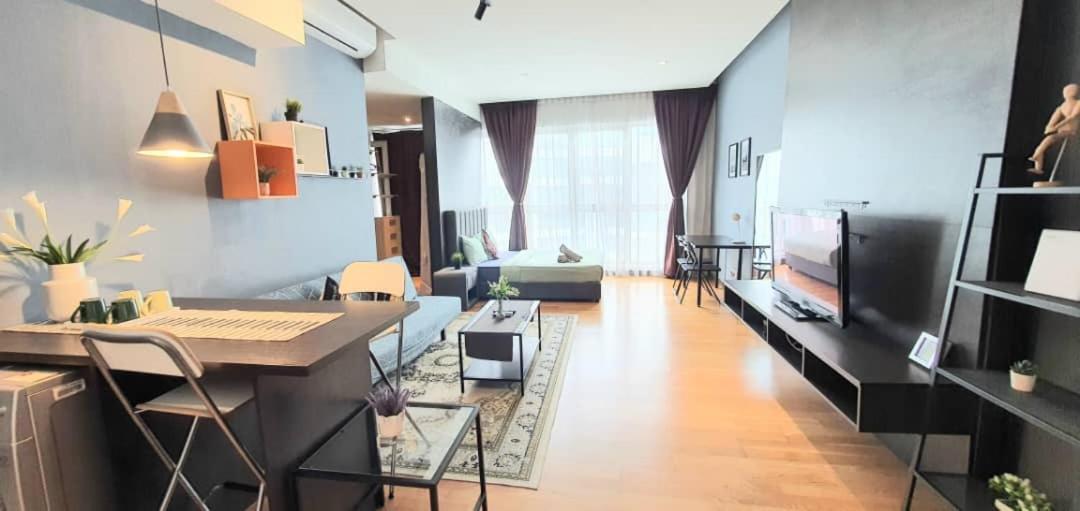 Regalia Suites Klcc View Rooftop Infinity Pool By Angkasa Homes 쿠알라룸푸르 외부 사진