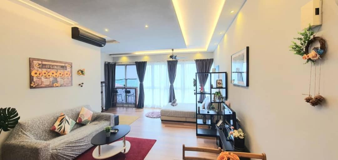 Regalia Suites Klcc View Rooftop Infinity Pool By Angkasa Homes 쿠알라룸푸르 외부 사진