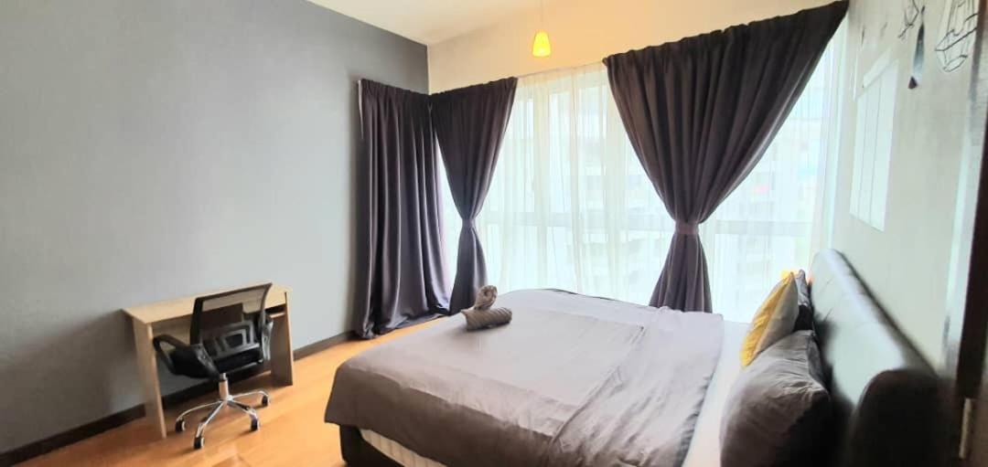 Regalia Suites Klcc View Rooftop Infinity Pool By Angkasa Homes 쿠알라룸푸르 외부 사진