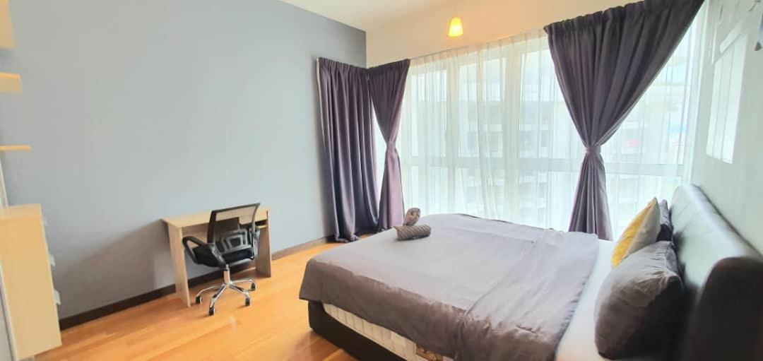 Regalia Suites Klcc View Rooftop Infinity Pool By Angkasa Homes 쿠알라룸푸르 외부 사진