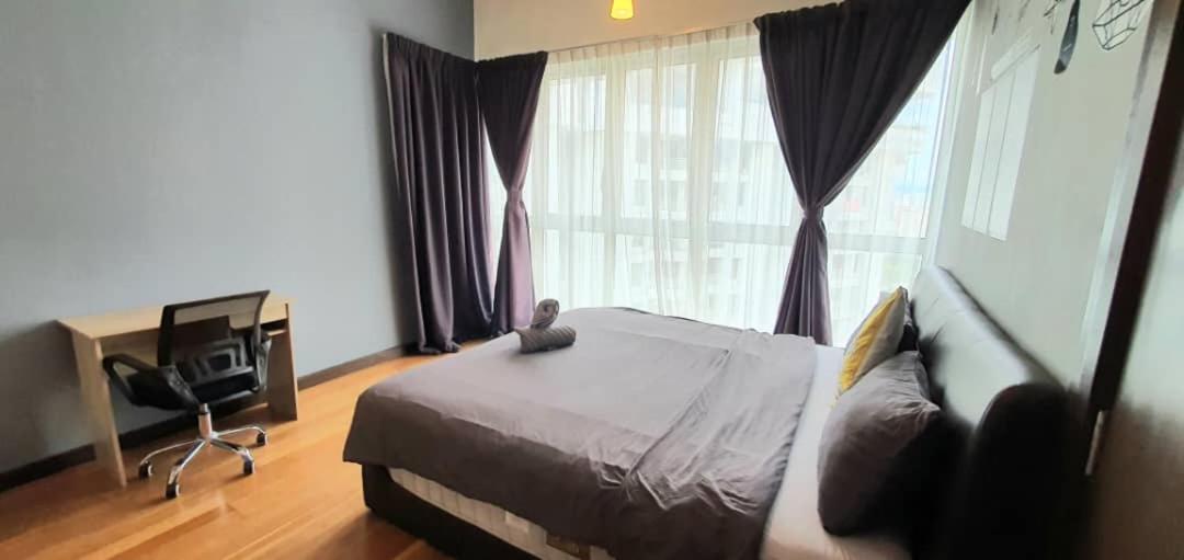 Regalia Suites Klcc View Rooftop Infinity Pool By Angkasa Homes 쿠알라룸푸르 외부 사진