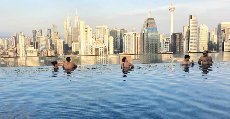Regalia Suites Klcc View Rooftop Infinity Pool By Angkasa Homes 쿠알라룸푸르 외부 사진